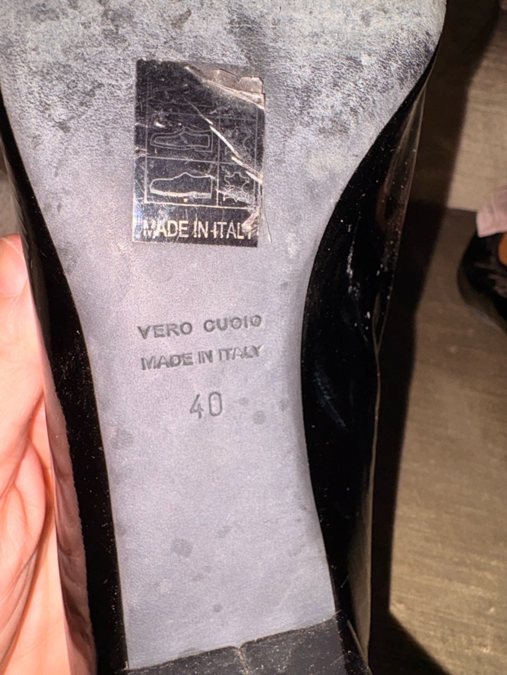 Vero Cuoio Black Patent Heels with Blush Bow Accent - Picture 4 of 5